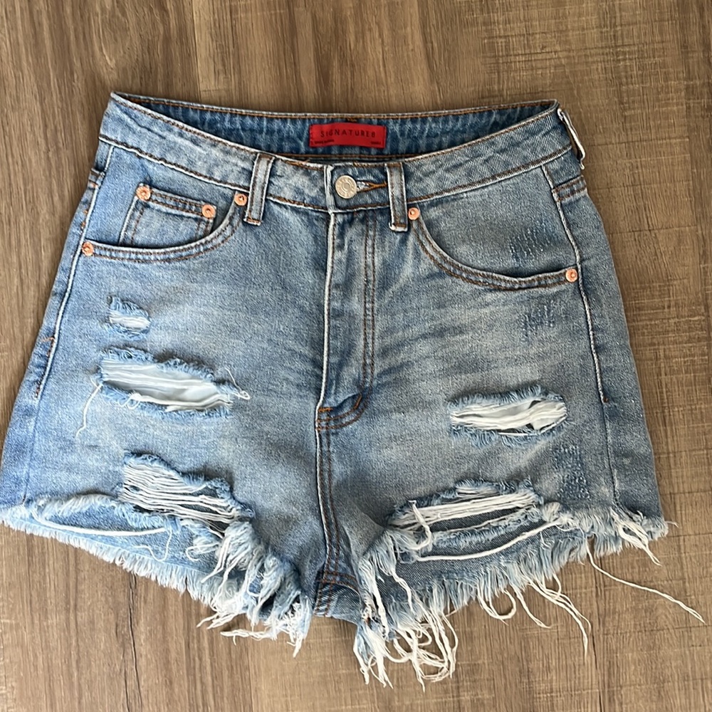 Signature 8 distress shorts